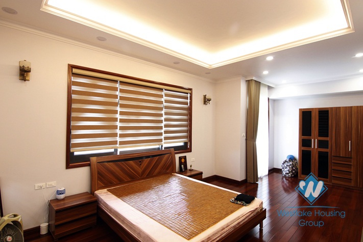 A big vila for rent in Starlake, Tay ho, Ha noi